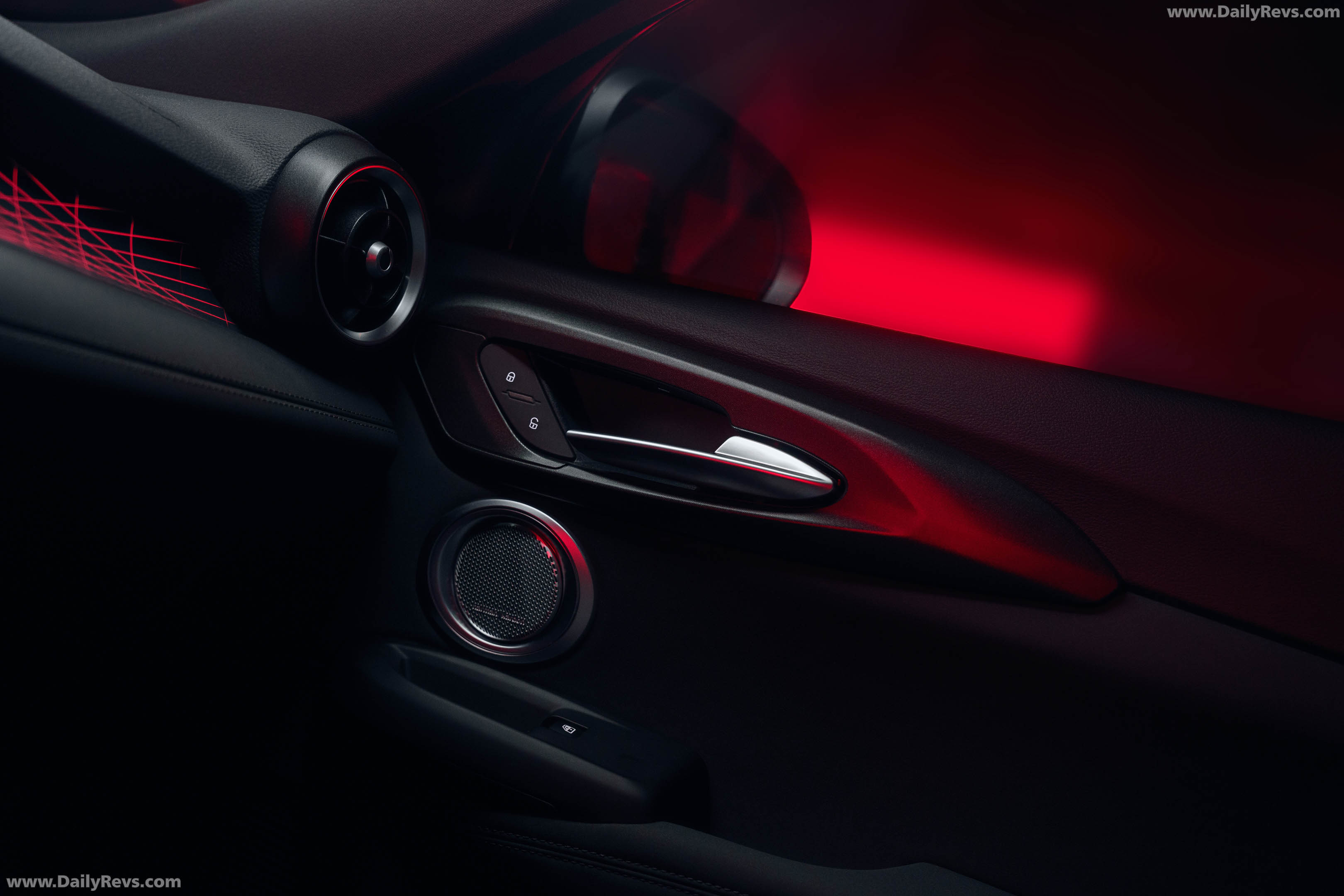 2027 Alfa Romeo Tonale Luna Rossa Interior